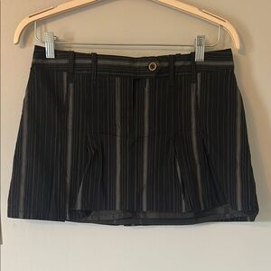 H&M Black Pleated Pinstripe Skirt